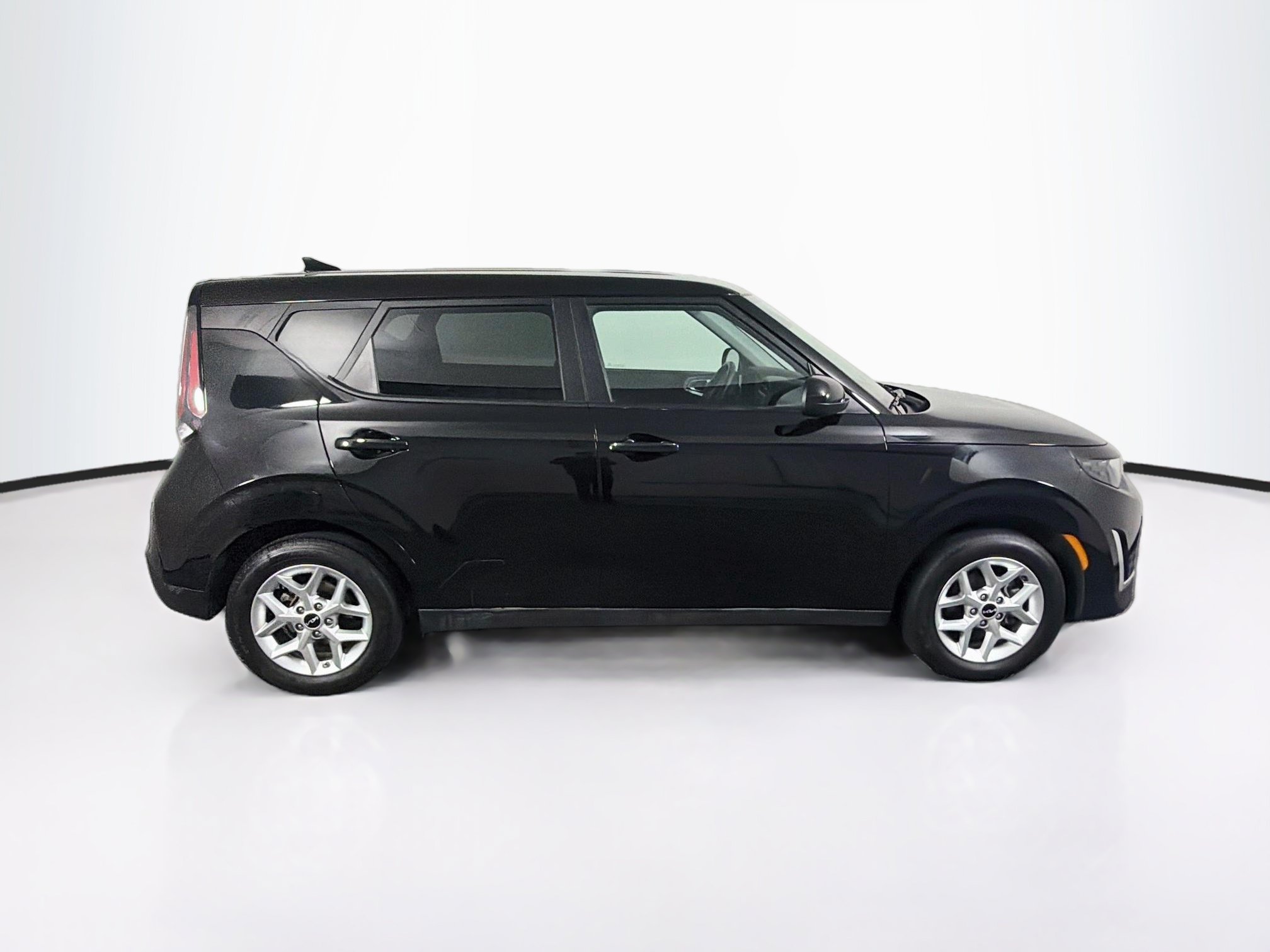 Used 2025 Kia Soul LX w/ LX Technology Package FWD image 10