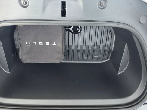 Used 2025 Tesla Model Y Long Range RWD image 18