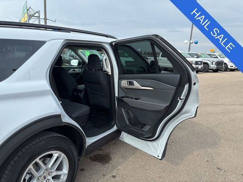 Used 2025 Ford Explorer Active AWD/4WD image 44