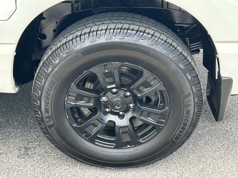 Used 2017 Nissan Titan SV AWD/4WD image 20