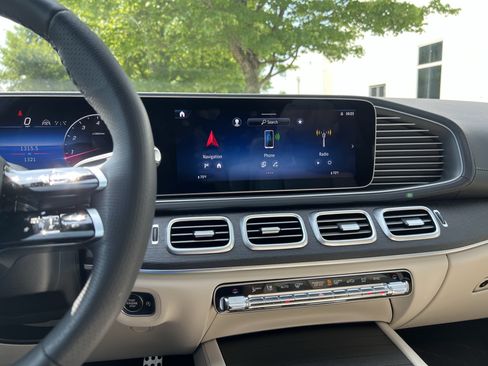 New 2026 Mercedes-Benz GLS 580 4MATIC image 25