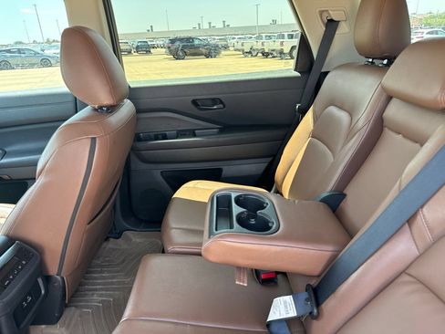 Certified 2024 Nissan Pathfinder SV FWD image 38