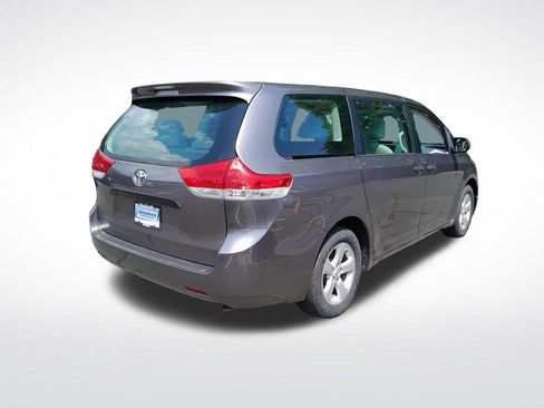 Used 2014 Toyota Sienna L FWD image 8