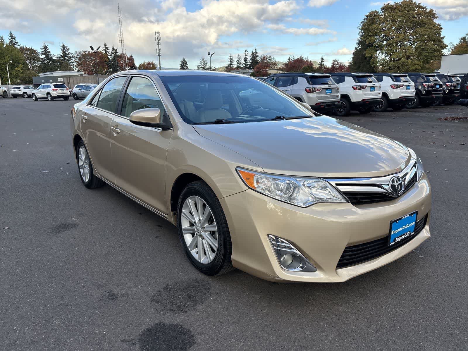 Used 2012 Toyota Camry XLE w/ Leather Pkg FWD image 5