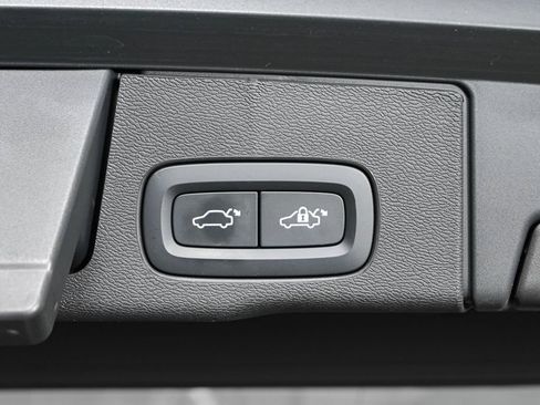 Used 2023 Volvo XC60 B5 Ultimate w/ Climate Package FWD image 32