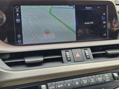 Used 2019 Lexus ES 300h w/ Accessory Package 2 FWD image 14