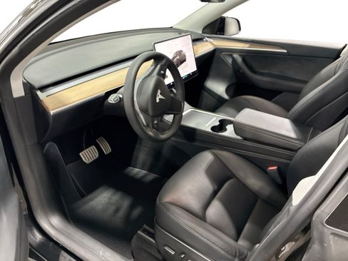 Certified 2023 Tesla Model Y Performance AWD/4WD image 9