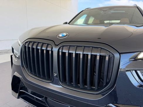 Used 2023 BMW X7 xDrive40i w/ M Sport Package AWD/4WD image 2
