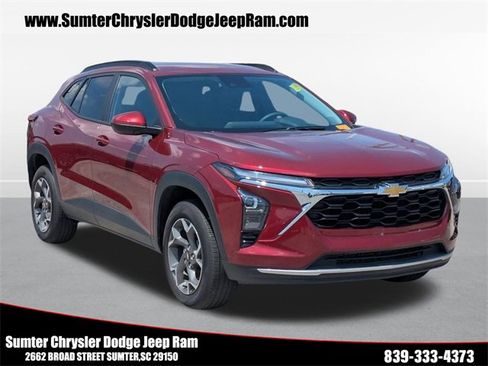 Used 2024 Chevrolet Trax LT image 1
