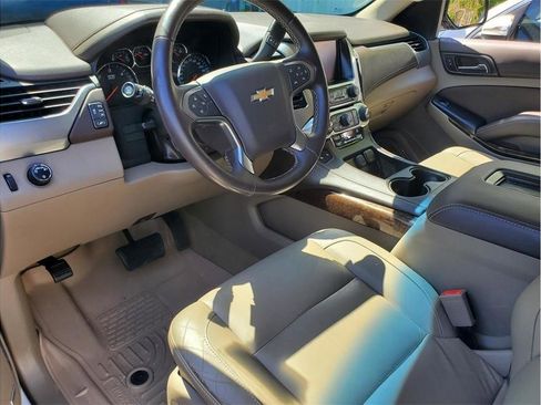 Used 2017 Chevrolet Suburban LT RWD image 21