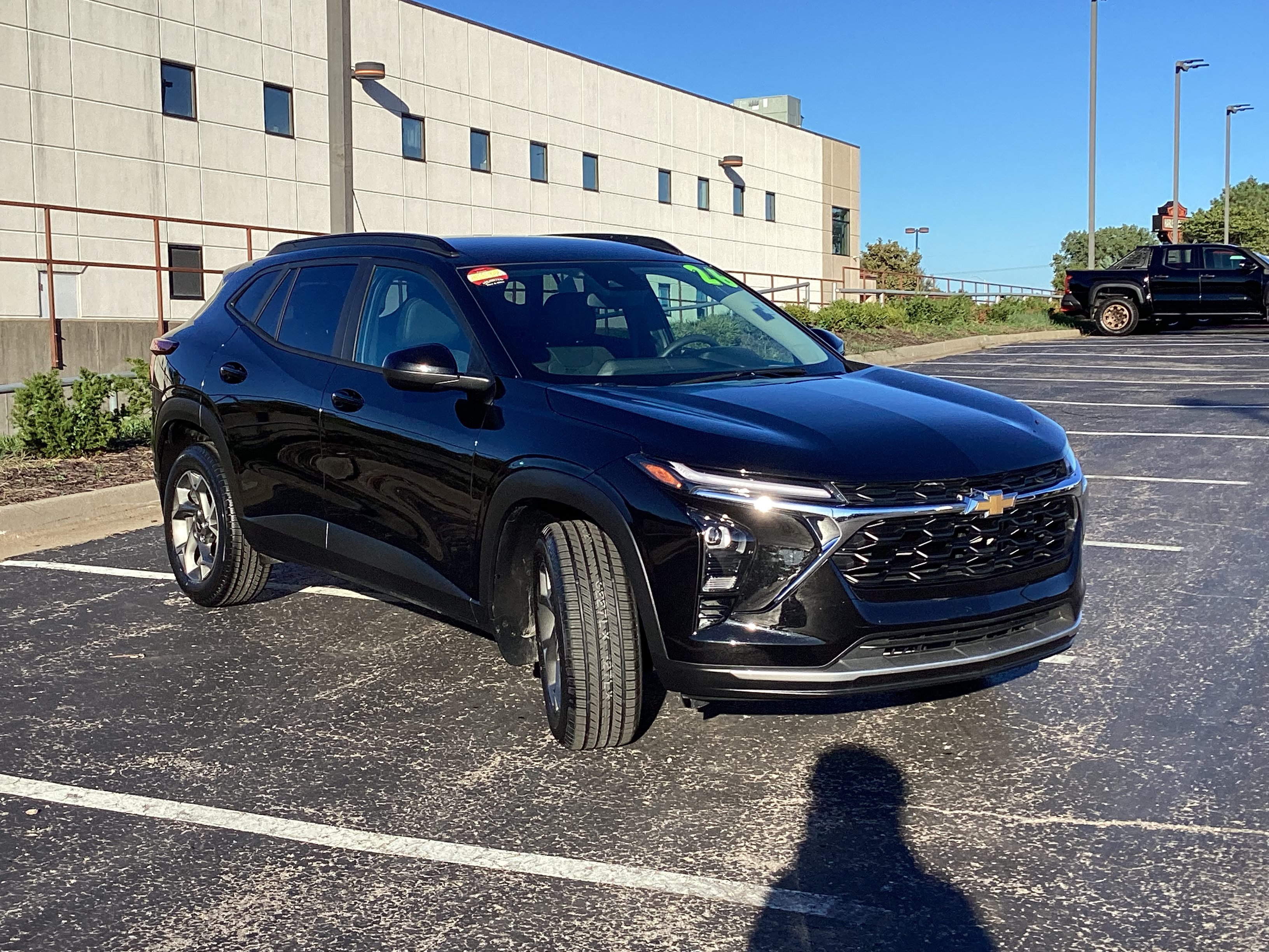 Used 2026 Chevrolet Trax LT FWD image 2