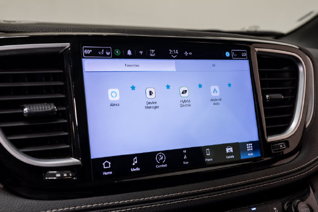 Used 2022 Chrysler Pacifica Limited w/ Uconnect Theater Family Group FWD image 21