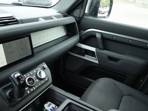 Used 2022 Land Rover Defender 110 AWD/4WD image 24