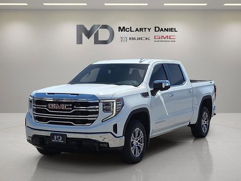 Used 2024 GMC Sierra 1500 SLT w/ X31 Off-Road Package AWD/4WD image 2