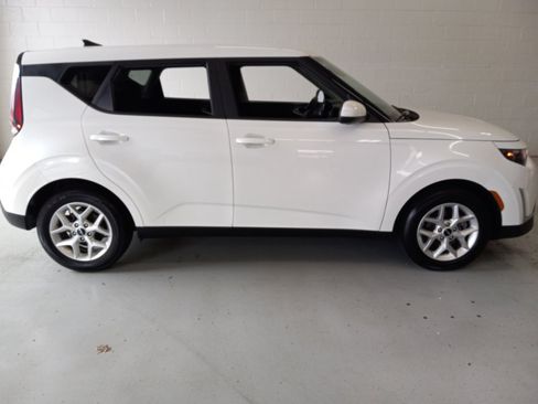 Used 2023 Kia Soul LX w/ Option Group 015 FWD image 2