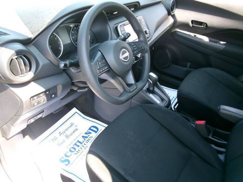 Used 2025 Nissan Kicks Play S FWD image 12
