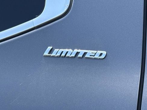 Used 2022 Toyota Tundra Limited w/ Power Package AWD/4WD image 9