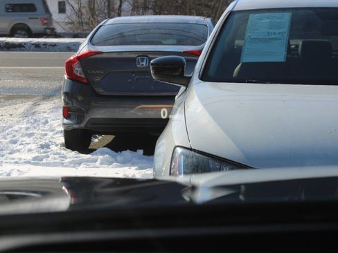 Used 2017 BMW 530i xDrive 530i xDrive AWD 4dr Sedan image 48