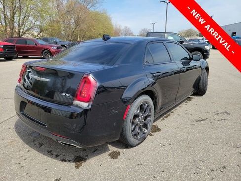Used 2019 Chrysler 300 S image 3