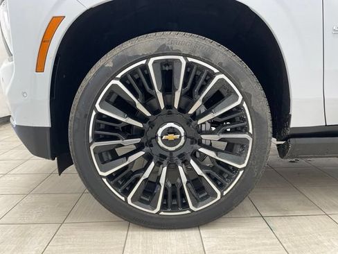 New 2026 Chevrolet Suburban High Country AWD/4WD image 7