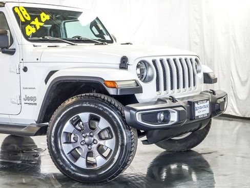 Used 2018 Jeep Wrangler Unlimited Sahara w/ LED Lighting Group AWD/4WD image 3