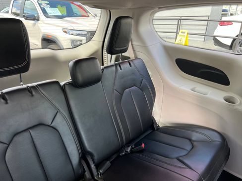 Used 2024 Chrysler Pacifica Touring-L FWD image 53