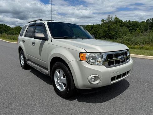 Used 2009 Ford Escape XLT AWD/4WD image 3
