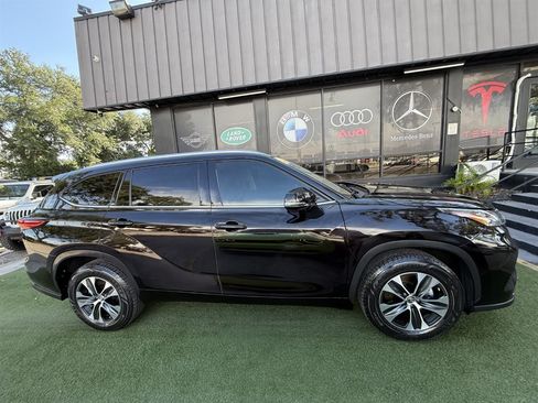 Used 2020 Toyota Highlander XLE FWD image 8