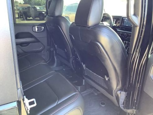 Used 2024 Jeep Wrangler Unlimited Rubicon w/ Technology Group AWD/4WD image 36