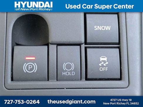 Used 2024 Toyota Highlander LE image 35