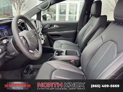 New 2026 Chrysler Pacifica Select