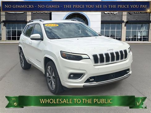 Used 2019 Jeep Cherokee Overland w/ Technology Group AWD/4WD image 1