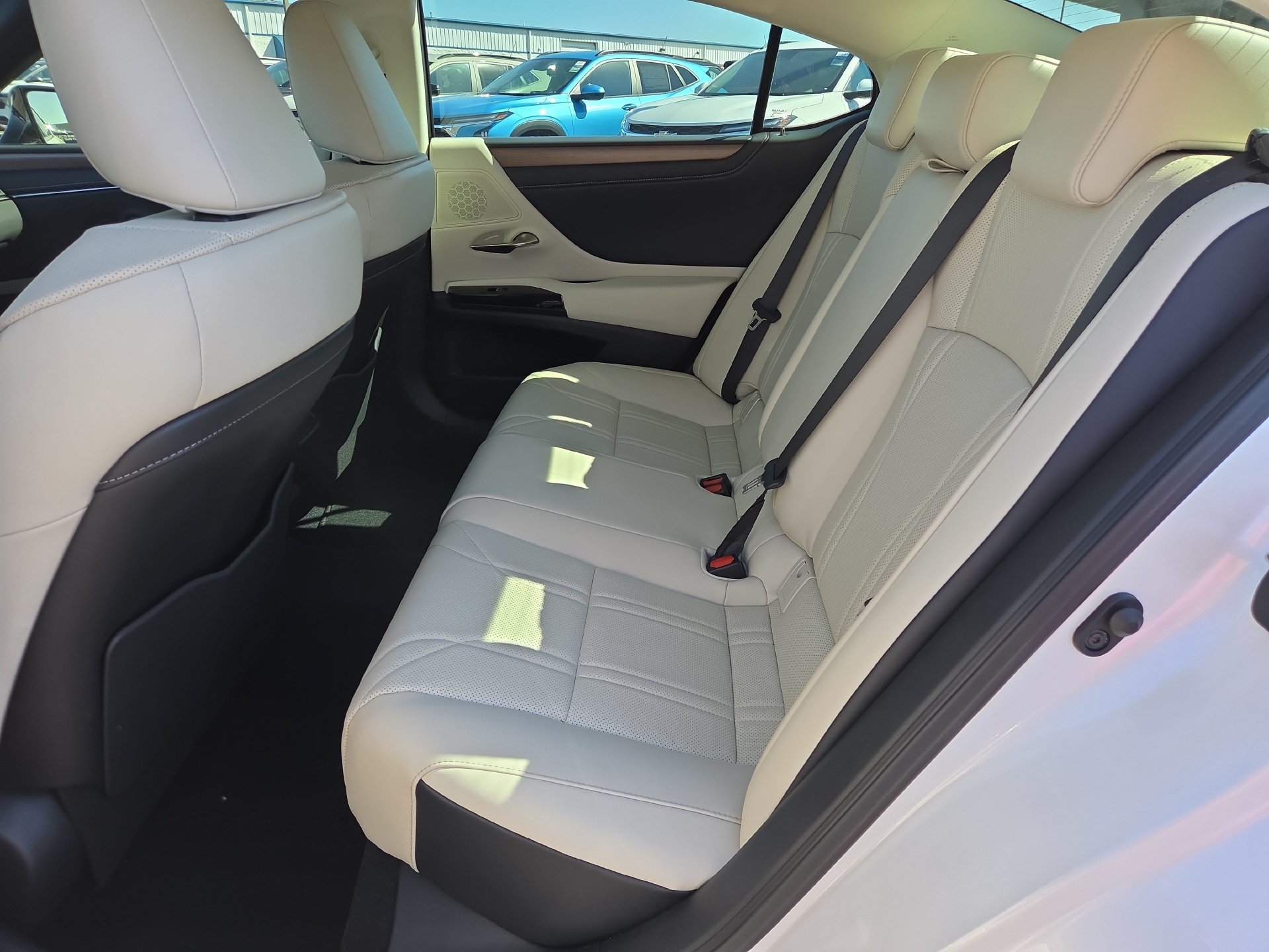 Used 2024 Lexus ES 350 w/ Technology Package FWD image 11