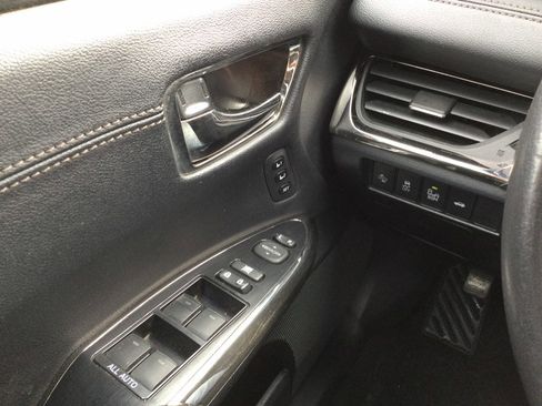 Used 2017 Toyota Avalon XLE image 18