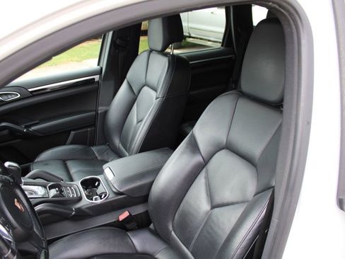 Used 2014 Porsche Cayenne Platinum Edition AWD/4WD image 23
