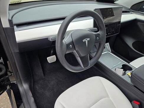 Used 2023 Tesla Model Y Performance AWD/4WD image 19