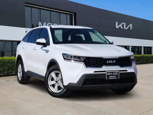Certified 2022 Kia Sorento LX image 1