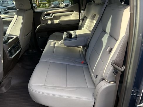 Used 2022 GMC Sierra 1500 SLT w/ SLT Premium Package RWD image 9