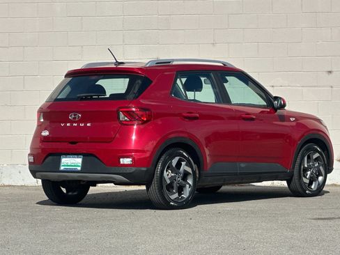 Used 2023 Hyundai Venue SEL FWD image 3