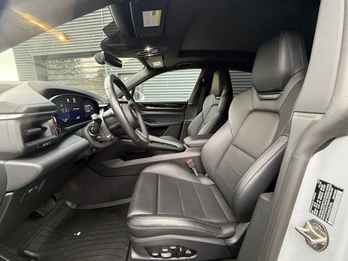 Certified 2024 Porsche Macan 4 Electric image 5