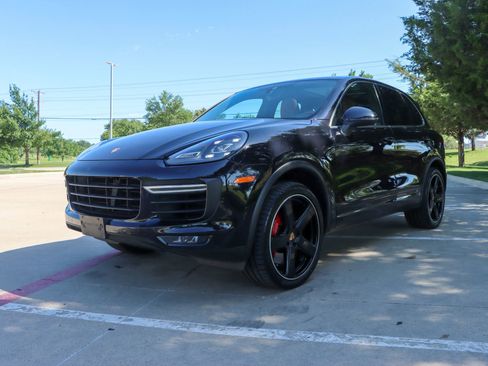 Used 2017 Porsche Cayenne Turbo w/ Premium Plus Package AWD/4WD image 3