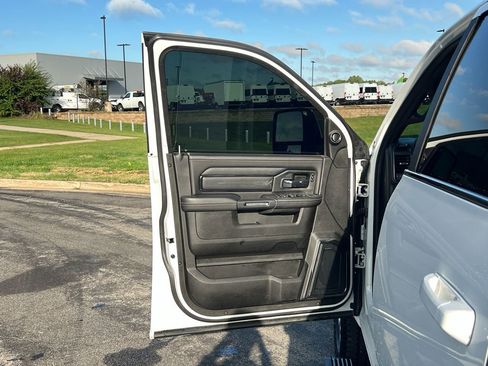 Used 2024 RAM 2500 Limited image 13