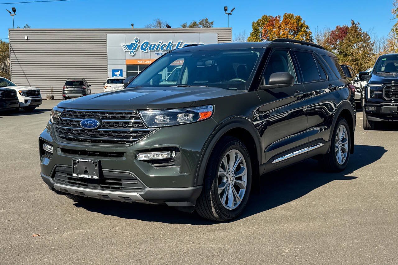 Used 2024 Ford Explorer XLT w/ Equipment Group 202A AWD/4WD image 4