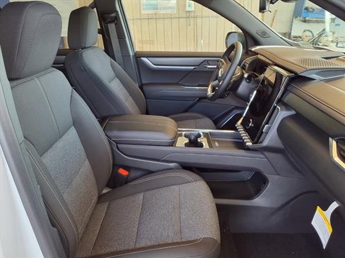 Used 2026 GMC Acadia Elevation FWD image 5