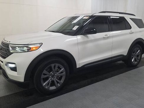 Used 2022 Ford Explorer XLT w/ XLT Sport Appearance Package AWD/4WD image 1