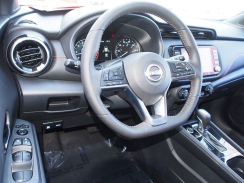 Used 2024 Nissan Kicks SR image 15