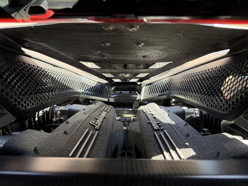 Used 2026 Lamborghini Revuelto AWD/4WD image 21