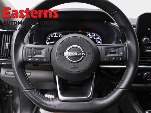 Used 2024 Nissan Pathfinder SV AWD/4WD image 10