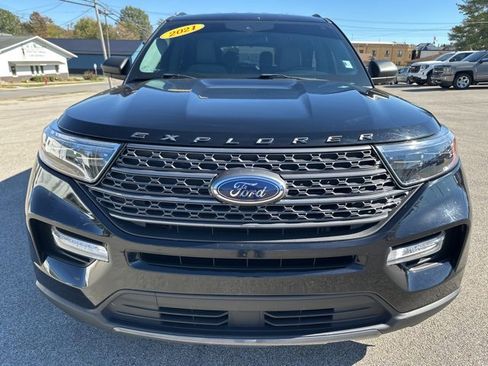 Used 2021 Ford Explorer XLT w/ Equipment Group 202A image 2