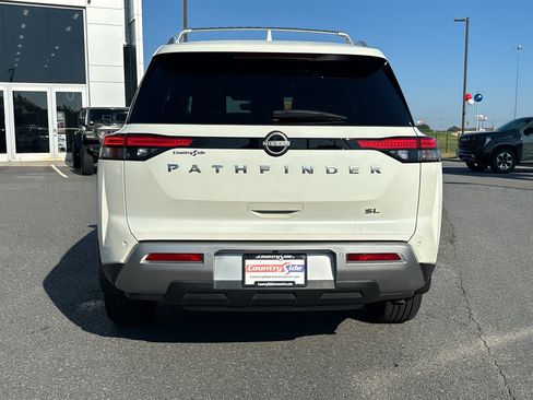 Used 2024 Nissan Pathfinder SL w/ SL Premium Package FWD image 8